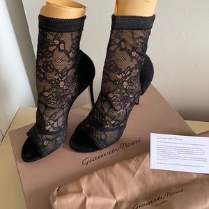 Gianvitto Rossi Missy Lace Peeptoe shoe size 38.5